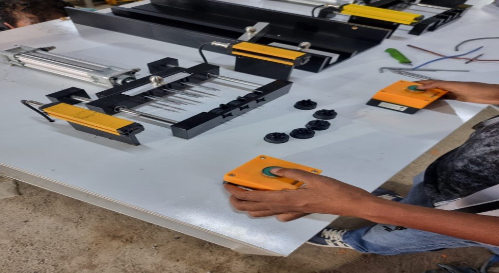 Machine d'insertion grommet